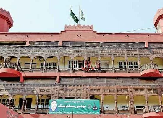 شیخ رشید کی راولپنڈی میں آبائی رہائشگاہ لال حویلی کو سیل کر دیا گیا