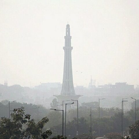 لاہور فضائی آلودگی میں بدستور سرفہرست، شہریوں میں مختلف امراض پھیلنے کا خدشہ