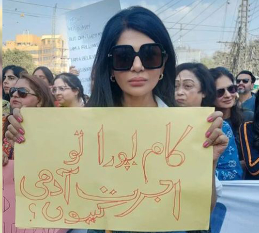 ماہرہ خان کو اداکاری کیلئے فواد خان جتنے پیسے نہیں ملتے عفت عمر