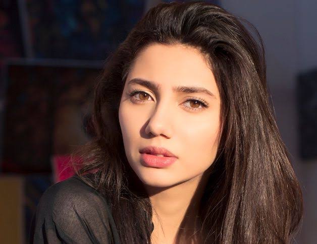 ماہرہ خان نے اپنی پرانی تصاویر شیئر کردیں
