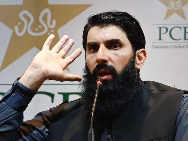 مصباح الحق نے میلبرن ٹیسٹ میں ناقص فیلڈنگ کو شکست کی وجہ قرار دے دیا