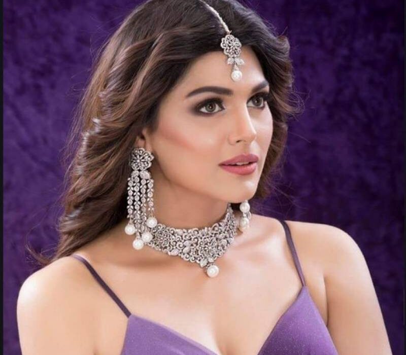 سندھ پولیس نے فراڈ کے مقدمے میں ماڈل صوفیہ مرزا کو طلب کرلیا