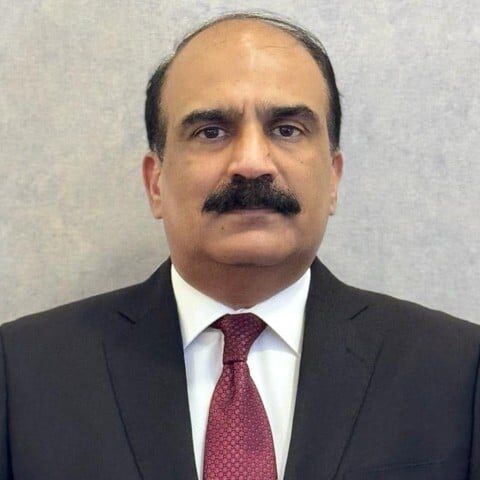 لیفٹیننٹ جنرل محمد منیر افسر چیئرمین نادرا تعینات