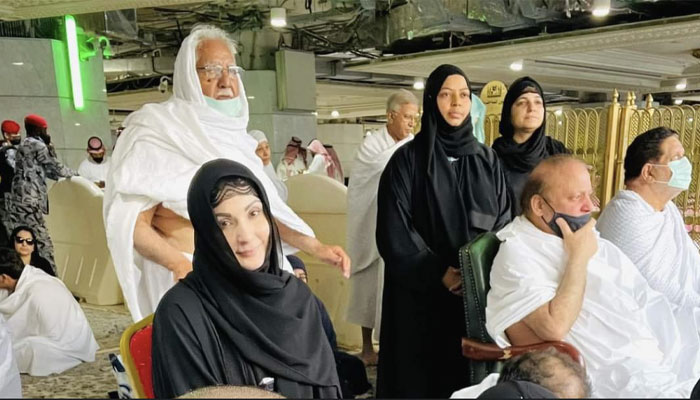 نواز شریف نے شاہی مہمان کی حیثیت سے عمرے کی سعادت حاصل کرلی