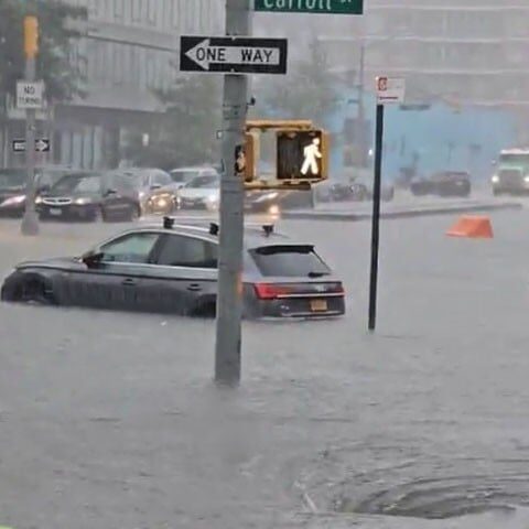 طوفانی بارشوں سے نیویارک ڈوب گیا، ایمرجنسی نافذ
