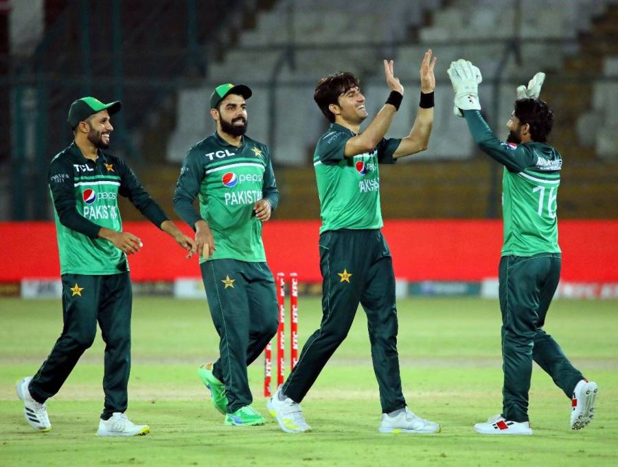 پاکستان نے نیوزی لینڈ کو شکست دے کر 12 سال بعد سیریز اپنے نام کرلی