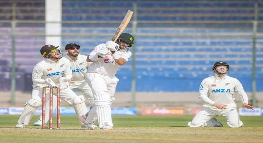 کراچی ٹیسٹ پاکستان نے 4 وکٹیں کھو کر 183 رنز بنالیے