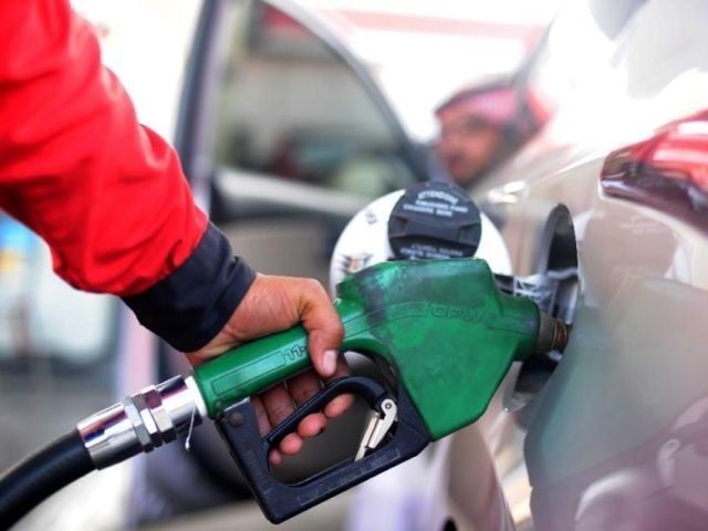 پٹرولیم مصنوعات کی طلب 5ماہ کی کم ترین سطح پہنچ گئی