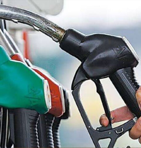 پیٹرول کی فی لیٹر قیمت میں 9 روپے 66 پیسے کا اضافہ