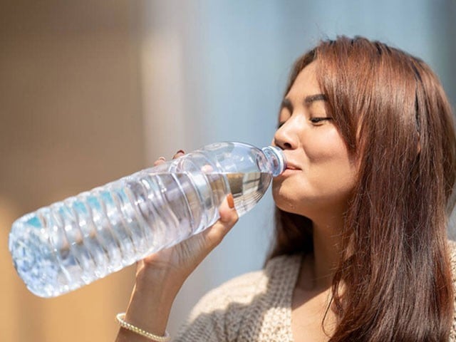 پلاسٹک کی بوتل میں پانی پینا ذیابیطس کا سبب بن سکتا ہے، تحقیق