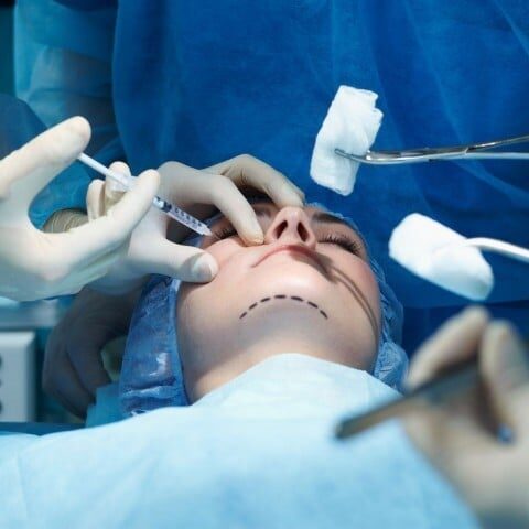 پلاسٹک سرجری کے ذہنی صحت پر کیا اثرات مرتب ہوتے ہیں؟