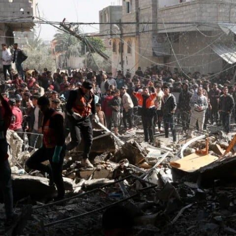 اسرائیل کی رفح میں رہائشی عمارت پر فضائی حملے، 7 فلسطینی شہید