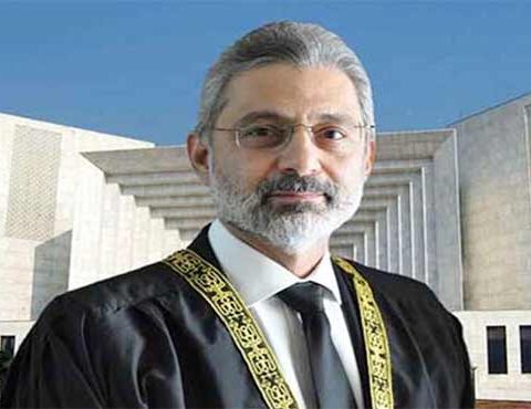 ہڑتالوں پر جانے والے وکلاء کے لائسنس ختم کردینے چاہییں جسٹس فائز عیسیٰ