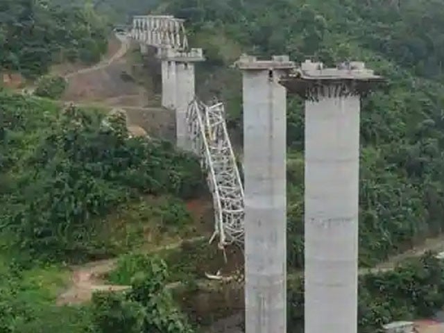 بھارت میں زیرِِتعمیر ریلوے پل گر گیا،17 مزدور ہلاک