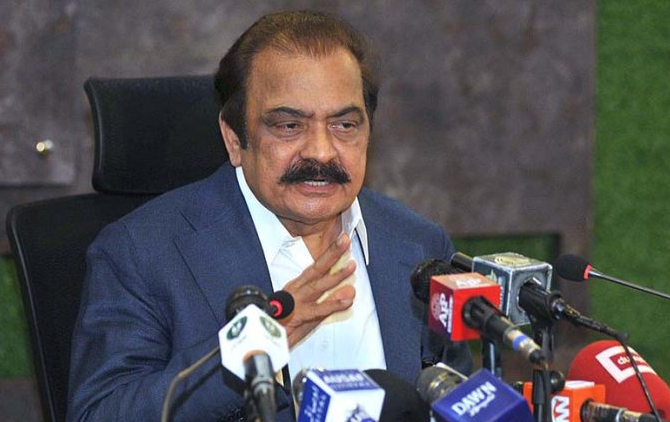 وزیر داخلہ کا پی ٹی آئی مظاہرین سے پوری سختی سے نمٹنے کا حکم