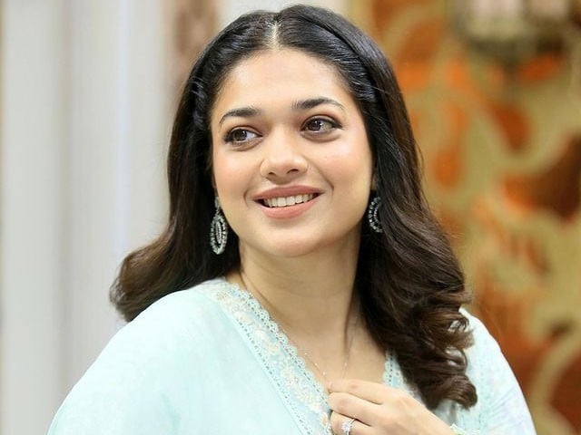 صنم جنگ کا پاکستانی لڑکیوں کو بیرون ملک شادی نہ کرنے کا مشورہ