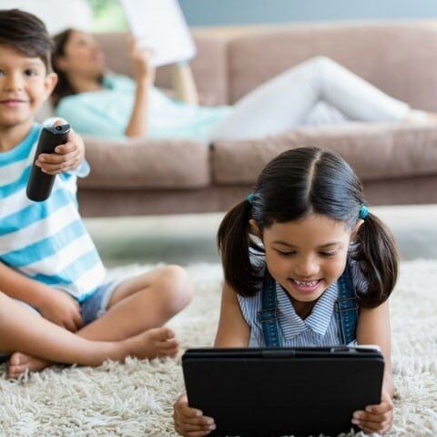 ’ اسکرین ٹائم ‘ کے بچوں کی دماغی صحت پر منفی اثرات شدید نہیں ہوتے، تحقیق