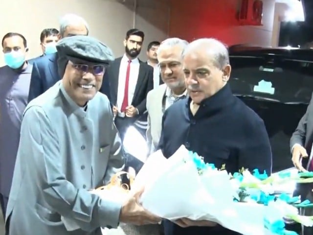 وزیراعظم کی زرداری ہاؤس جاکر آصف زرداری کو صدر منتخب ہونے پر مبارکباد
