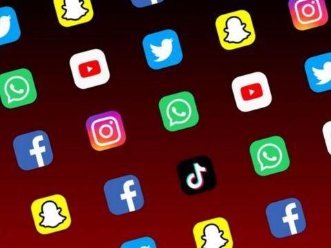 سوشل میڈیا کا کم استعمال اپنے متعلق خیالات کو بہتر کرتا ہے