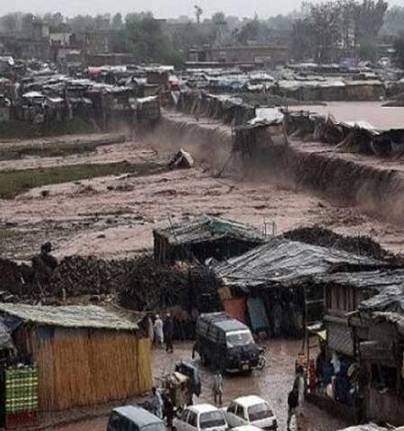 کے پی، پنجاب میں طوفانی بارشوں اور آندھی سے 19 افراد جاں بحق، 100 زخمی