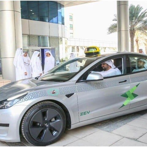 امارات نے الیکٹرک کمپنی ٹیسلا کی گاڑیوں کو بطور ٹیکسی متعارف کروادیا