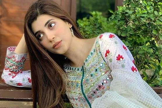 عروہ حسین نے بے جا تنقید پر سوشل میڈیا صارف کو کھری کھری سنا دیں