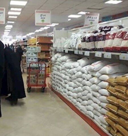 یوٹیلیٹی اسٹورز پر آٹا، چینی، چاول عام مارکیٹ سے زیادہ قیمت پر فروخت