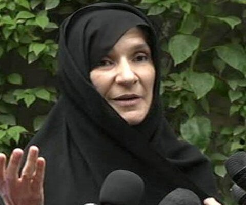 چیئرمین پی ٹی آئی کی بہن عظمیٰ خان کے خلاف اراضی جعلسازی کا مقدمہ درج