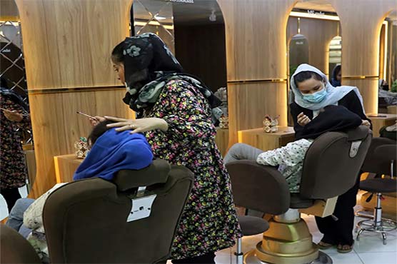 طالبان حکومت کا خواتین کو ہیئر اور بیوٹی سیلون بند کرنے کا حکم