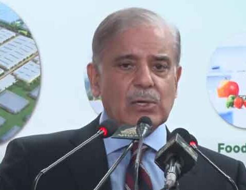 ڈیفالٹ کا خطرہ ختم ہو چکا، ہمسایہ ملک کو معاشی میدان میں شکست دیں گے: وزیر اعظم