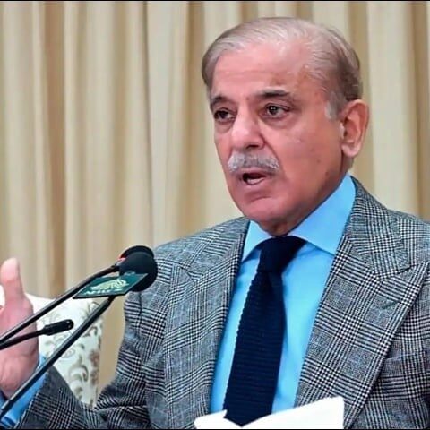آئین میں نگراں وزیراعظم کی تقرری کیلیے 8 دن کا وقت ہے، صدر صاحب دستور پڑھ لیں، شہباز شریف