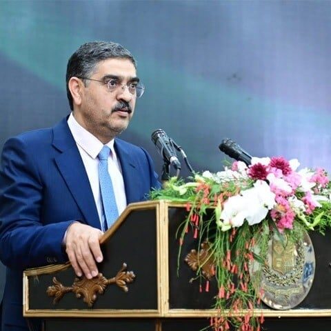 پاکستانی نوجوانوں کے بیرون ملک جانے کی حوصلہ افزائی کرنی چاہیے، وزیراعظم