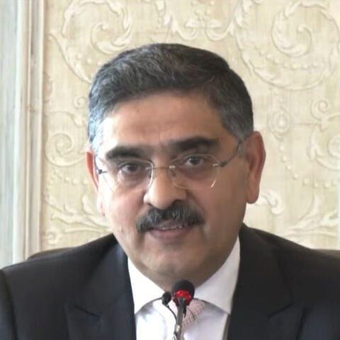 وزیراعظم نے کابینہ ارکان کو غیر ضروری بیرون ملک دوروں سے روک دیا
