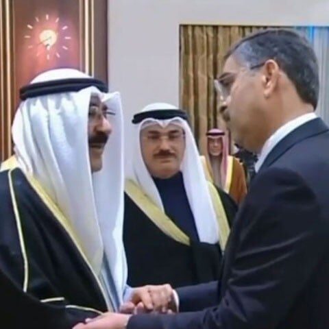 نگراں وزیراعظم کا امیرشیخ نواف الاحمد کے انتقال پر تعزیت کیلیے کویت کا دورہ