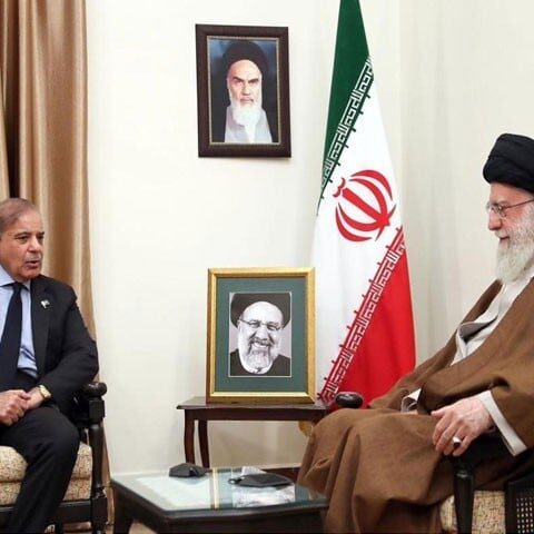 وزیراعظم کی خامنہ ای سے ملاقات، صدر ابراہیم رئیسی کا وژن جاری رکھنے کا عزم