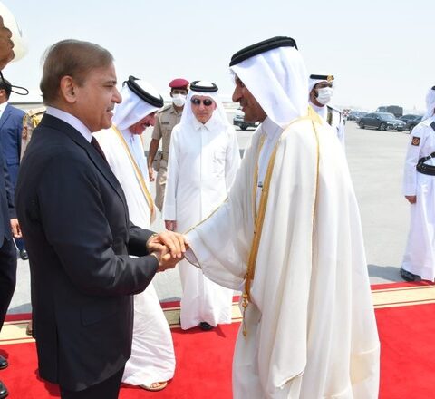 وزیراعظم شہباز شریف دو روزہ دورے پر قطر پہنچ گئے