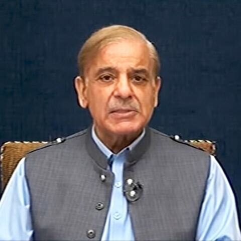 وزیراعظم کا موٹر سائیکل اور رکشا چلانے والوں کو سستا پٹرول دینے کا فیصلہ