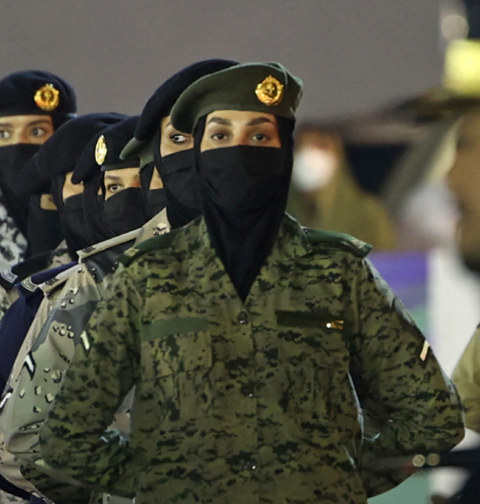 سعودی عرب میں خواتین کی پہلی بار فوجی پریڈ میں شرکت
