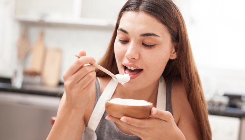 منہ سے بدبو ختم کرنے میں دہی مدد گار